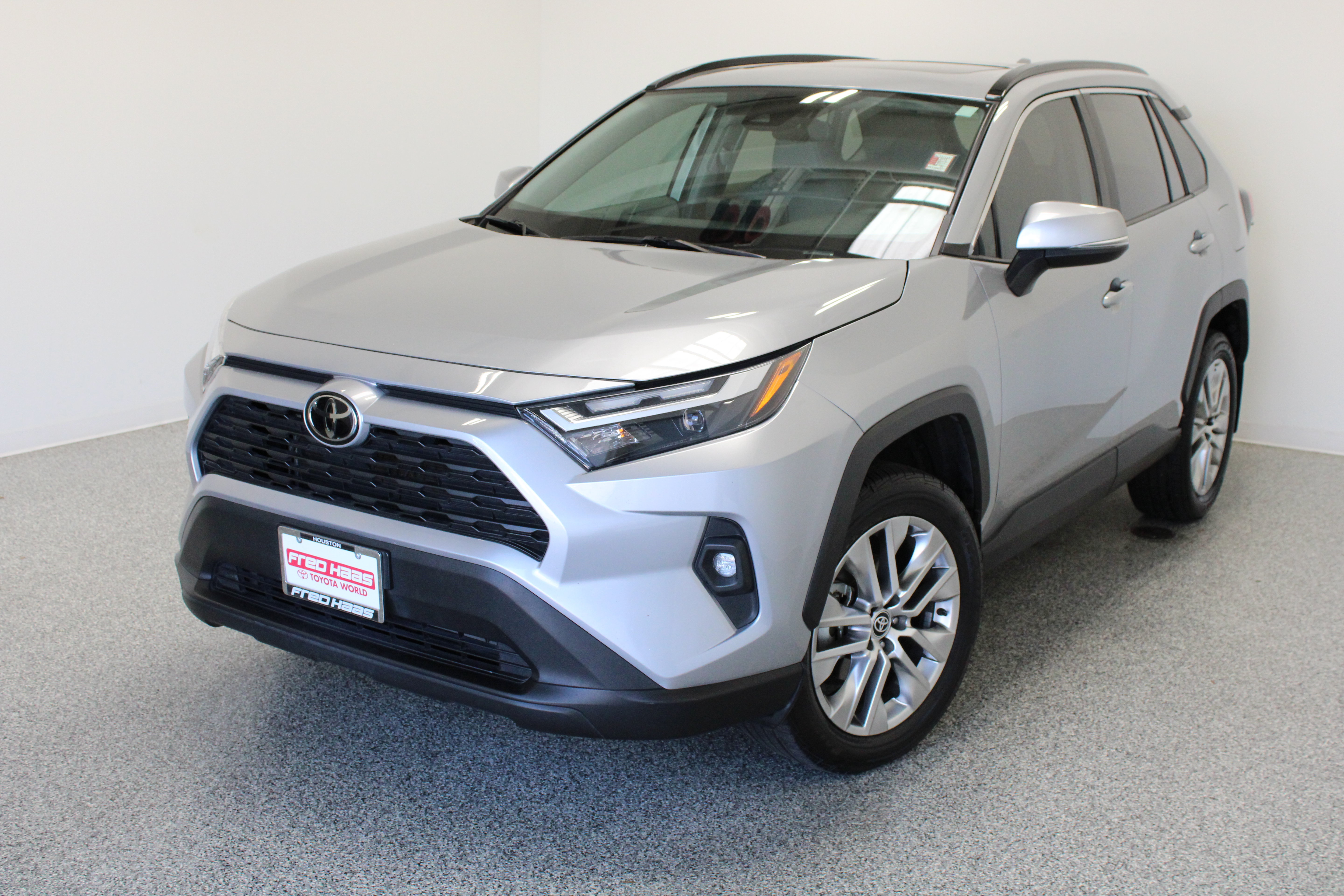 Used 2023 Toyota RAV4 XLE Premium FWD image 2