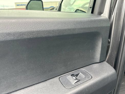Used 2019 Ford F150 Lariat w/ Equipment Group 502A Luxury AWD/4WD image 31