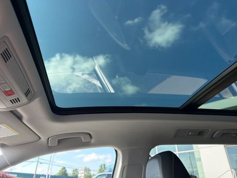 Certified 2023 Volkswagen Tiguan SE w/ Panoramic Sunroof Package FWD image 23