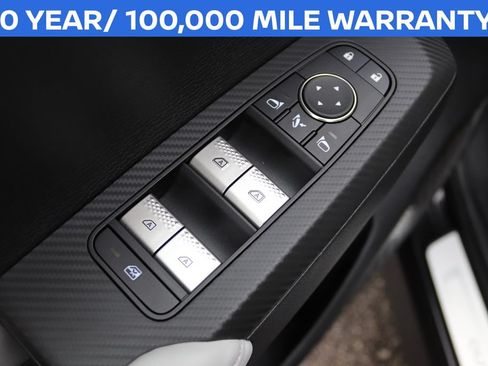 Used 2025 Mitsubishi Outlander AWD image 25