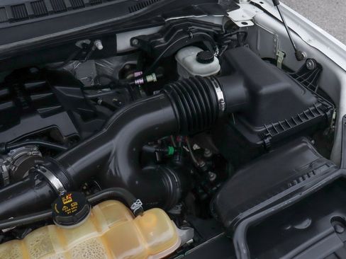 Used 2018 Ford F150 XL w/ Equipment Group 101A Mid image 12