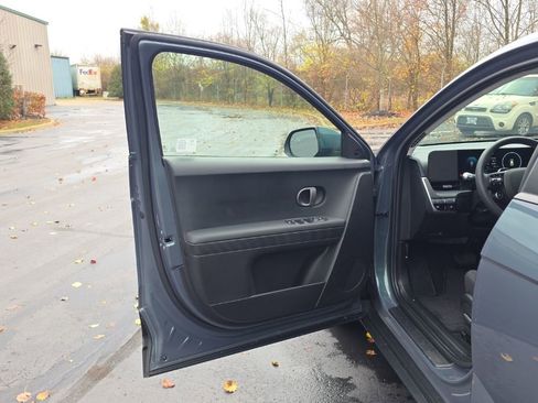Used 2025 Hyundai Ioniq 5 SE image 13