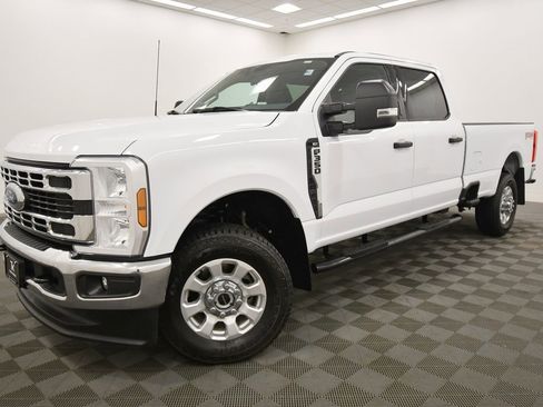 Used 2024 Ford F350 XLT w/ FX4 Off-Road Package image 2