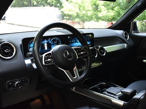 Used 2021 Mercedes-Benz GLB 250 4MATIC image 13
