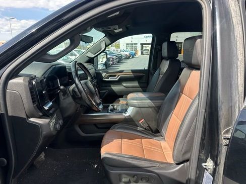 Used 2024 Chevrolet Silverado 3500 High Country w/ Technology Package AWD/4WD image 2