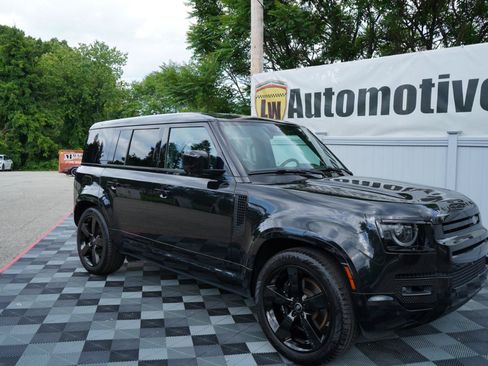 Used 2023 Land Rover Defender 110 V8 AWD/4WD image 2