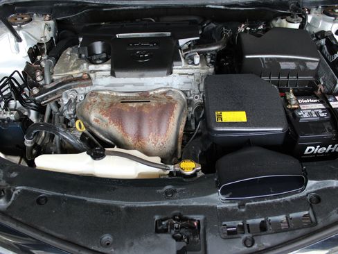 Used 2012 Toyota Camry L image 27