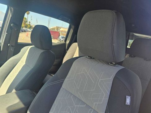 Used 2022 Toyota Tacoma TRD Off-Road w/ Technology Package AWD/4WD image 22