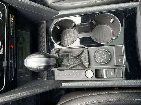 Used 2023 Volkswagen Atlas SEL R-Line image 21