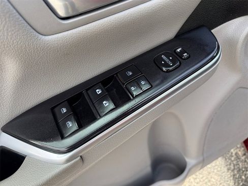 Used 2017 Toyota Camry SE image 15