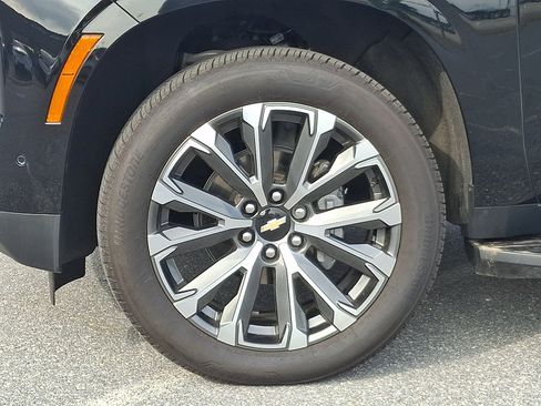 Used 2025 Chevrolet Tahoe High Country AWD/4WD image 9