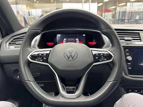 Used 2022 Volkswagen Tiguan SE R-Line image 14