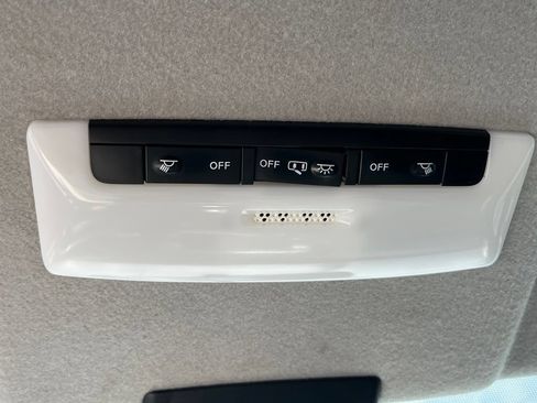 Used 2020 Nissan Kicks SV FWD image 21