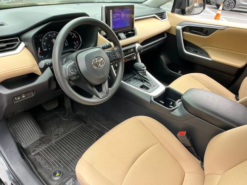 Used 2025 Toyota RAV4 LE image 10
