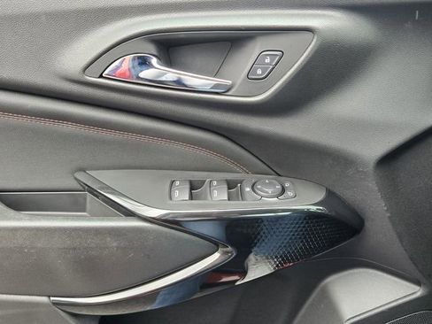 Used 2024 Chevrolet Trax RS w/ Sunroof Package image 29