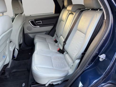 Used 2016 Land Rover Discovery Sport SE image 15