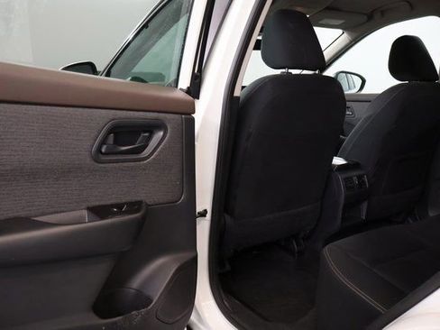 Used 2023 Nissan Rogue S image 27