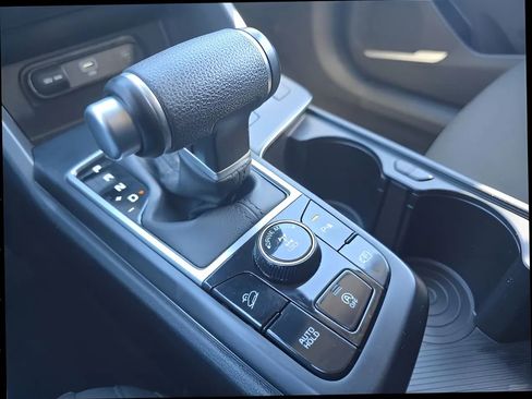 Used 2024 Kia Sportage LX image 28