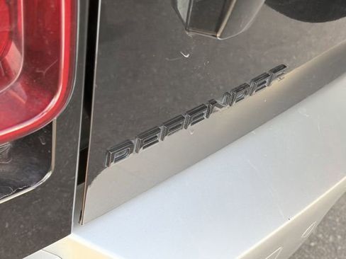 Used 2025 Land Rover Defender 110 S image 7