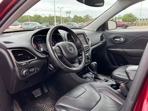 Used 2019 Jeep Cherokee Trailhawk AWD/4WD image 9