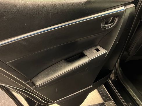 Used 2015 Toyota Corolla S image 17