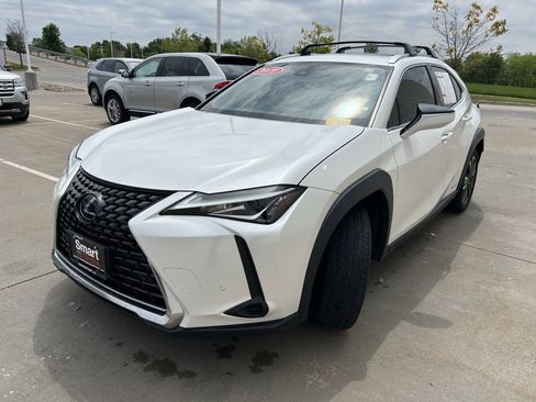 Used 2019 Lexus UX 250h w/ Premium Package AWD/4WD image 3