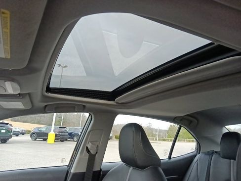 Used 2024 Toyota Camry SE image 14