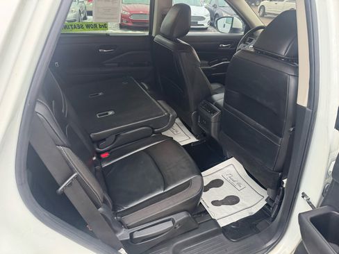 Used 2023 Nissan Pathfinder SL image 12