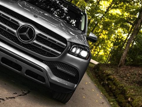 Used 2023 Mercedes-Benz GLS 450 4MATIC image 11