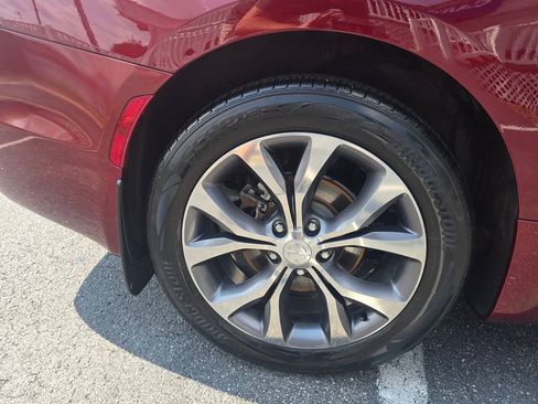 Used 2017 Chrysler Pacifica Limited w/ Tire & Wheel Group FWD image 10