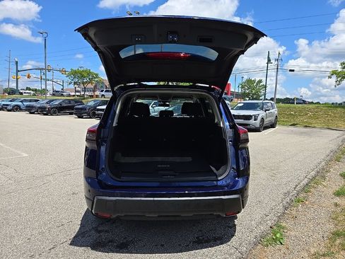 Used 2024 Nissan Rogue SV AWD/4WD image 31