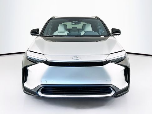 Used 2024 Toyota bZ4X Limited image 2