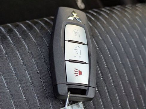 New 2025 Mitsubishi Outlander ES image 33