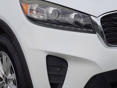 Used 2019 Kia Sorento LX image 3