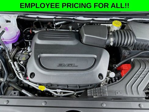 New 2026 Chrysler Pacifica Limited w/ Uconnect Theater Family Group image 36