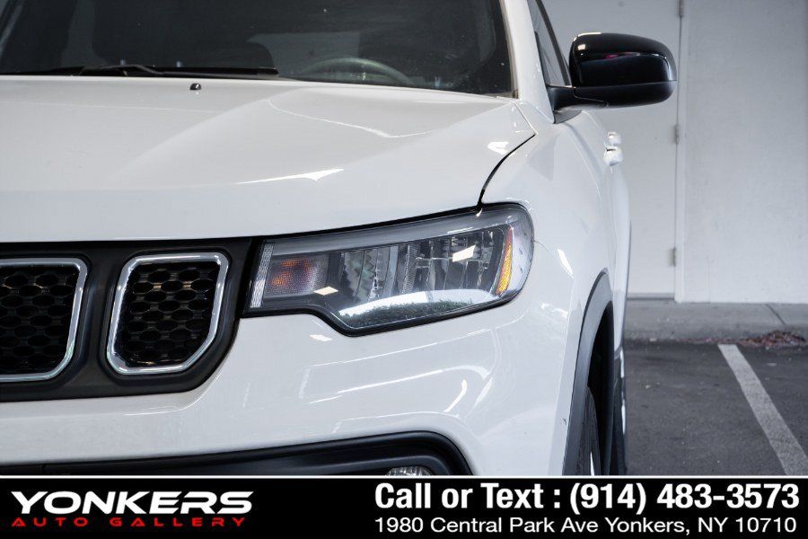 Used 2023 Jeep Compass Latitude w/ Sun and Sound Group AWD/4WD image 43