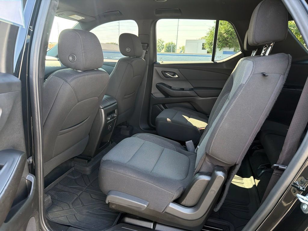 Used 2023 Chevrolet Traverse LT FWD image 18