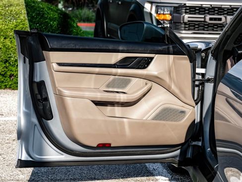 Used 2022 Porsche Taycan image 42