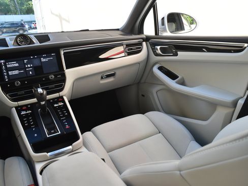 Used 2023 Porsche Macan S AWD/4WD image 24