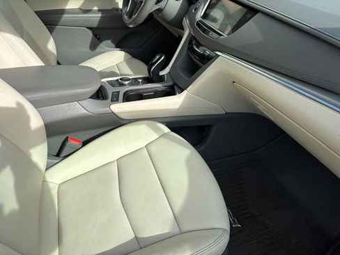 Used 2020 Cadillac XT5 Premium Luxury w/ LPO, Floor Liner Package image 41
