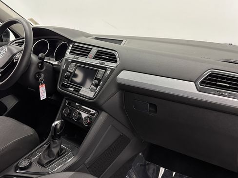 Used 2020 Volkswagen Tiguan S image 31