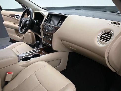 Used 2017 Nissan Pathfinder Platinum FWD image 24