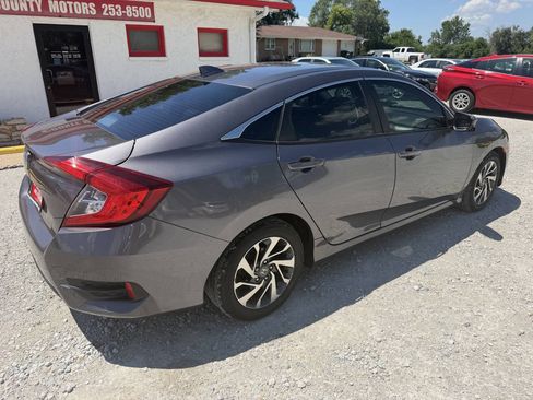 Used 2018 Honda Civic EX image 3