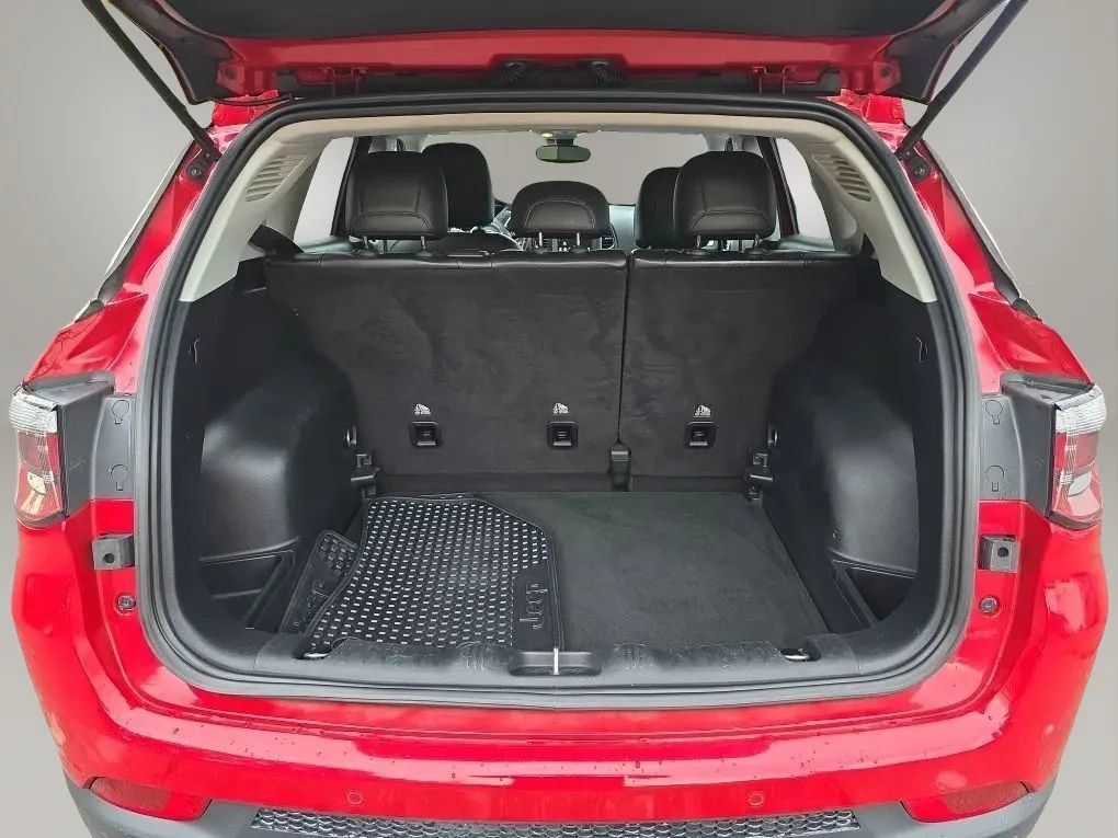 Used 2018 Jeep Compass Latitude w/ Popular Equipment Group AWD/4WD image 47