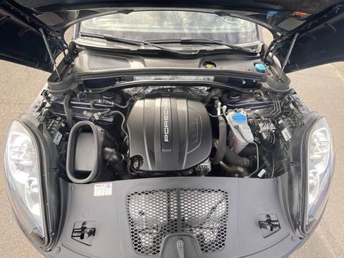 Used 2018 Porsche Macan Sport Edition AWD/4WD image 18
