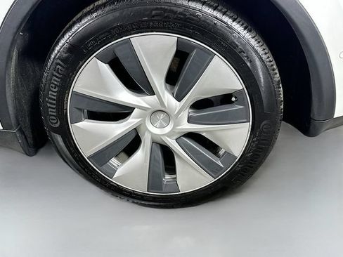 Used 2022 Tesla Model Y Long Range AWD/4WD image 27