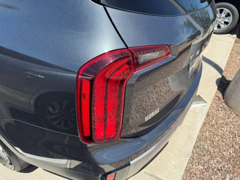 Used 2023 Kia Telluride LX FWD image 7