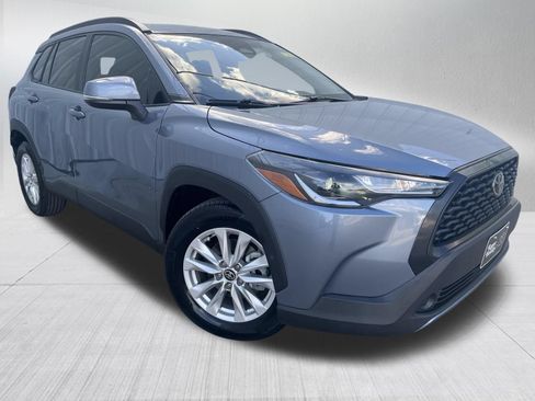 Used 2023 Toyota Corolla Cross LE FWD image 3