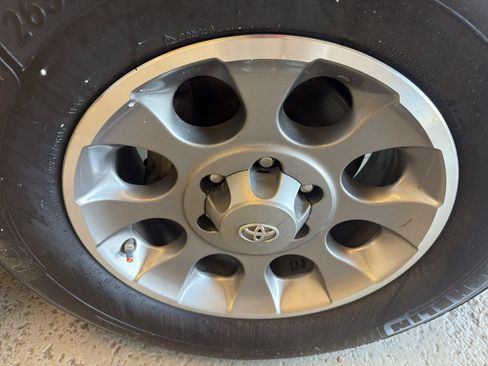 Used 2012 Toyota FJ Cruiser 4WD w/ Upgrade Pkg image 34
