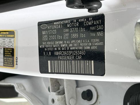 Used 2023 Hyundai Venue Limited FWD image 31